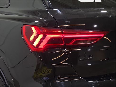 Certified 2025 Audi Q3 2.0T Premium w/ Convenience Package image 35