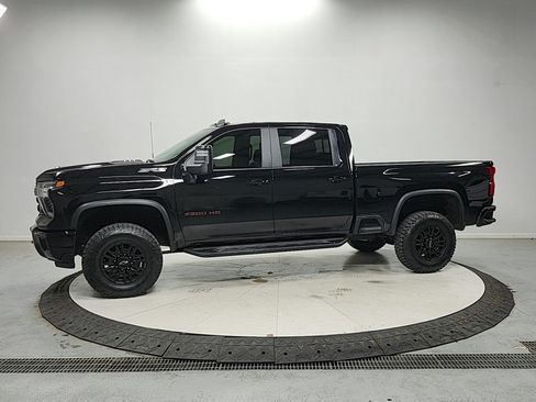 Used 2024 Chevrolet Silverado 2500 ZR2 w/ Technology Package AWD/4WD image 4