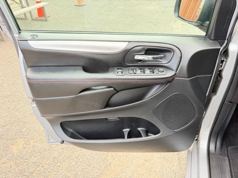 Used 2020 Dodge Grand Caravan GT FWD image 15
