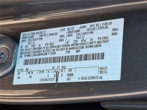 Used 2022 Ford Escape SE w/ SE Sport Appearance Package image 26