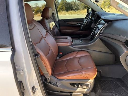 Used 2018 Cadillac Escalade Premium Luxury image 28
