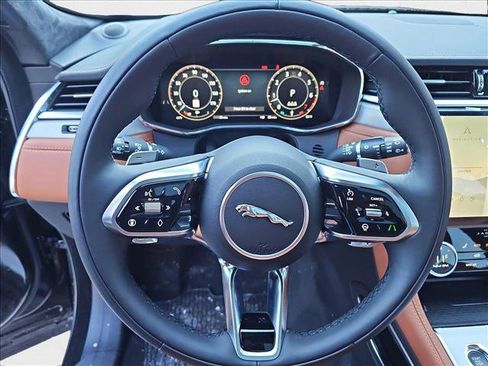 New 2025 Jaguar F-PACE R-Dynamic S image 18