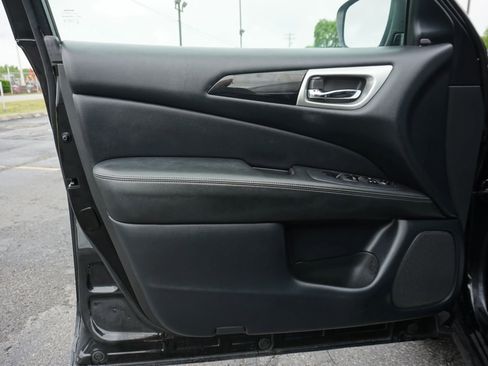Used 2020 Nissan Pathfinder SV w/ Cargo Package FWD image 9