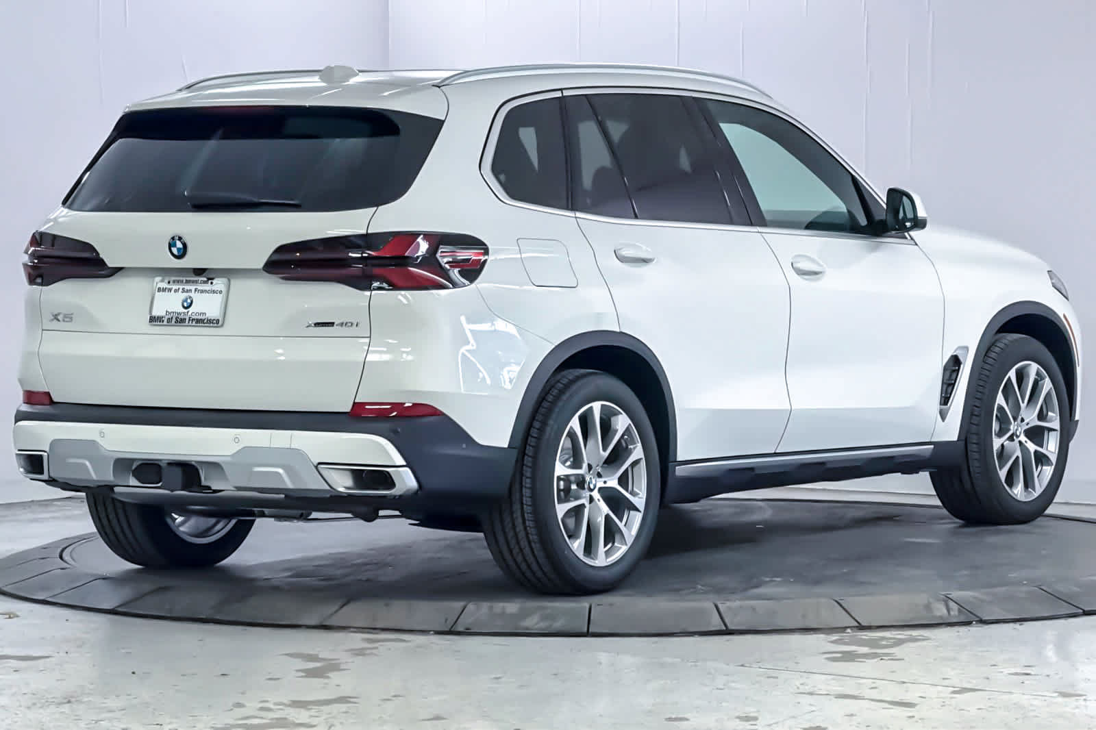 Used 2026 BMW X5 xDrive40i w/ Premium Package AWD/4WD image 2