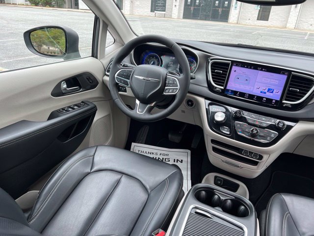 Used 2023 Chrysler Pacifica Touring-L FWD image 29