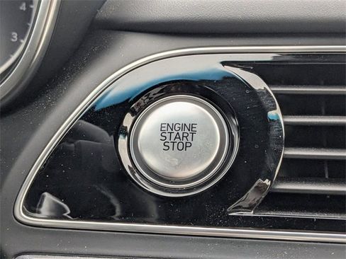 Used 2022 Genesis G70 2.0T image 7