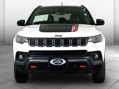 Used 2024 Jeep Compass Trailhawk image 2