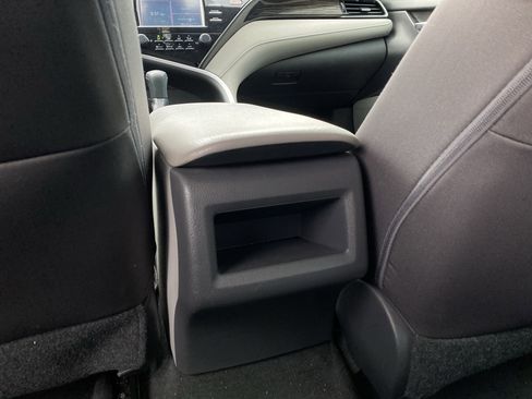 Used 2019 Toyota Camry LE image 28