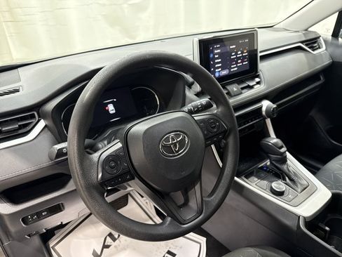 Used 2023 Toyota RAV4 XLE AWD/4WD image 25