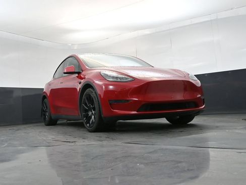 Used 2021 Tesla Model Y Long Range AWD/4WD image 23
