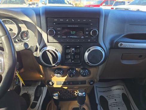 Used 2015 Jeep Wrangler Unlimited Sahara w/ Connectivity Group AWD/4WD image 19