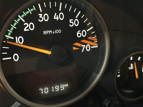 Used 2016 Jeep Wrangler Unlimited Sahara AWD/4WD image 11