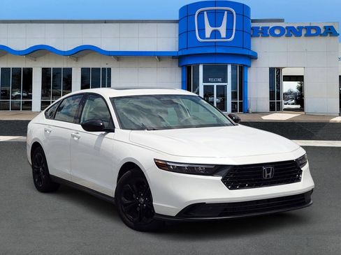 Used 2025 Honda Accord SE image 1