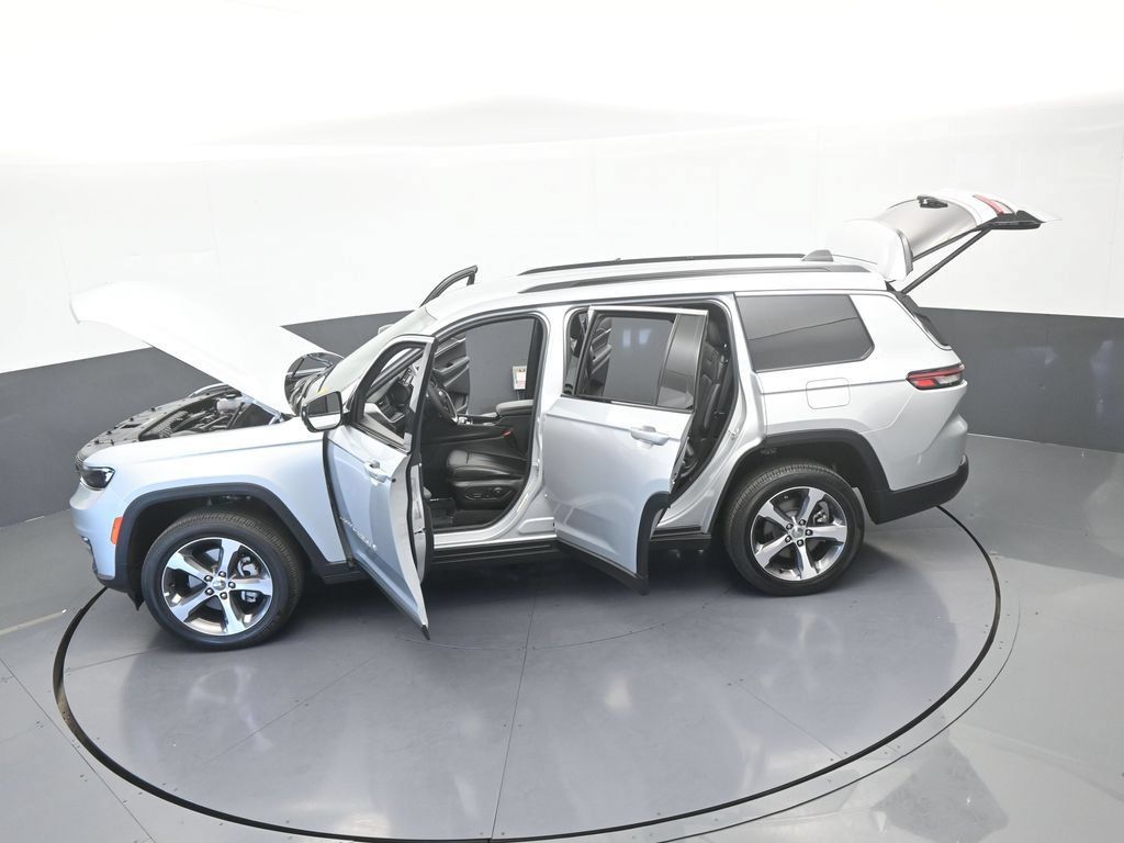 Used 2025 Jeep Grand Cherokee L Limited RWD image 67