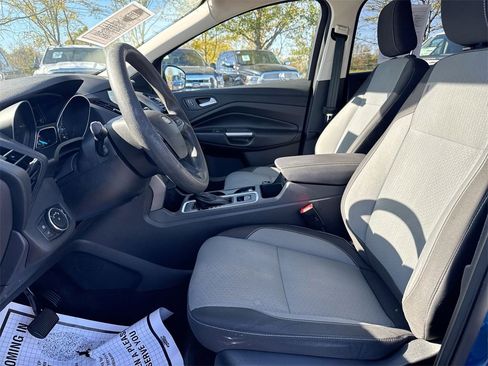 Used 2019 Ford Escape SE image 18