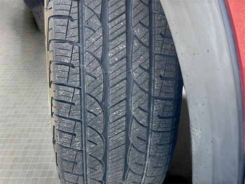 Used 2023 Nissan Pathfinder Platinum image 11