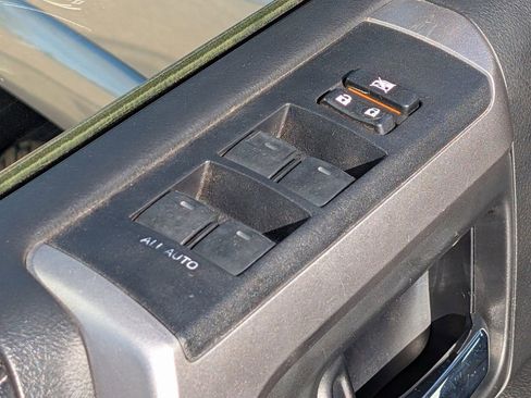 Used 2018 Toyota 4Runner SR5 image 17