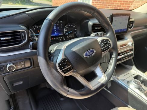 Used 2020 Ford Explorer XLT w/ Equipment Group 202A AWD/4WD image 20