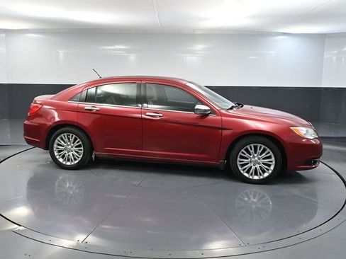 Used 2012 Chrysler 200 Limited FWD image 3