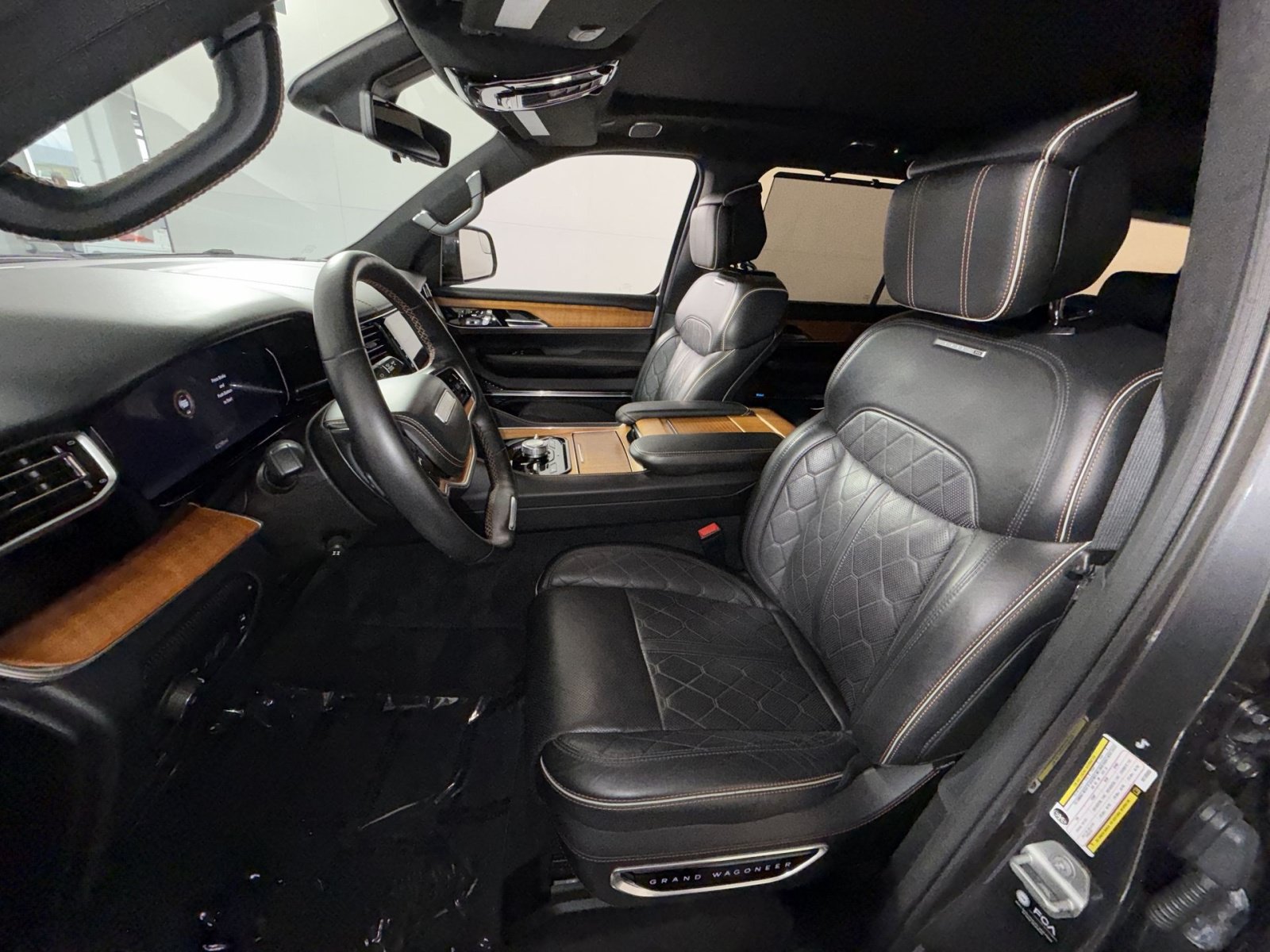 Used 2022 Jeep Grand Wagoneer Series III w/ Flexible Seating Group AWD/4WD image 13