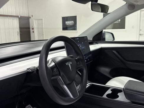 Used 2023 Tesla Model Y Performance image 6