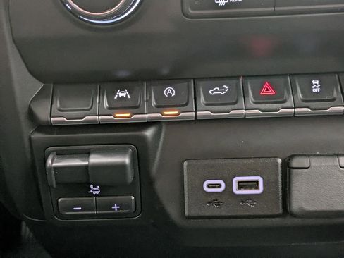 Used 2024 Chevrolet Silverado 1500 Custom image 8