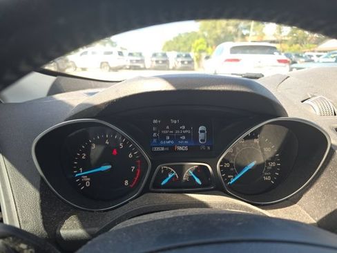 Used 2019 Ford Escape SE FWD image 10