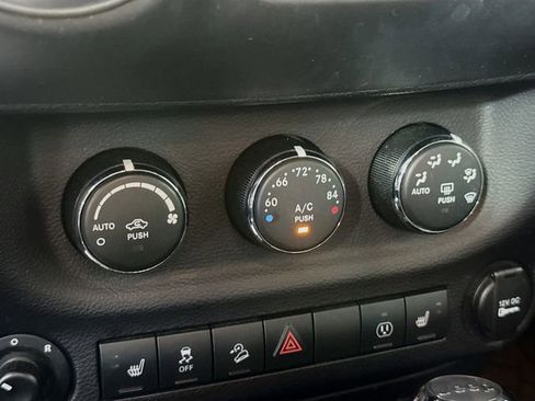 Used 2016 Jeep Wrangler Unlimited Rubicon AWD/4WD image 16