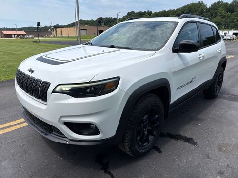 Used 2022 Jeep Cherokee Latitude AWD/4WD image 3