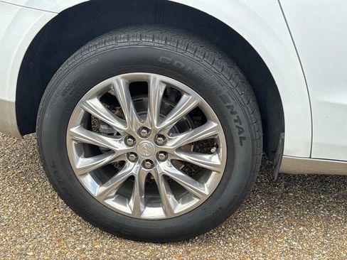 Used 2020 Buick Enclave Essence w/ Sound and Sites Package image 5