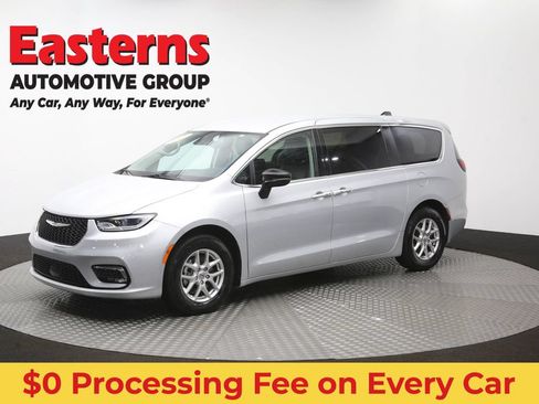 Used 2024 Chrysler Pacifica Touring-L FWD image 58