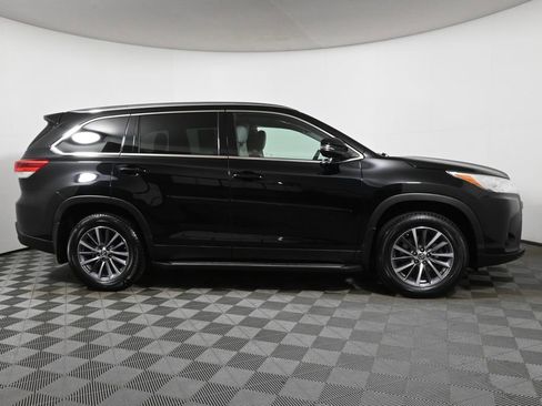 Used 2019 Toyota Highlander XLE image 8