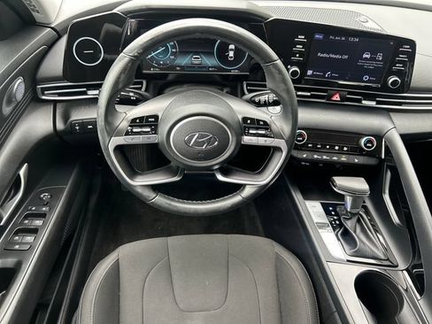 Certified 2021 Hyundai Elantra SEL w/ Convenience Package FWD image 17