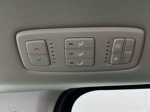 Used 2024 Kia Carnival LX image 27