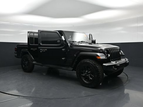 Used 2022 Jeep Gladiator Sport AWD/4WD image 28
