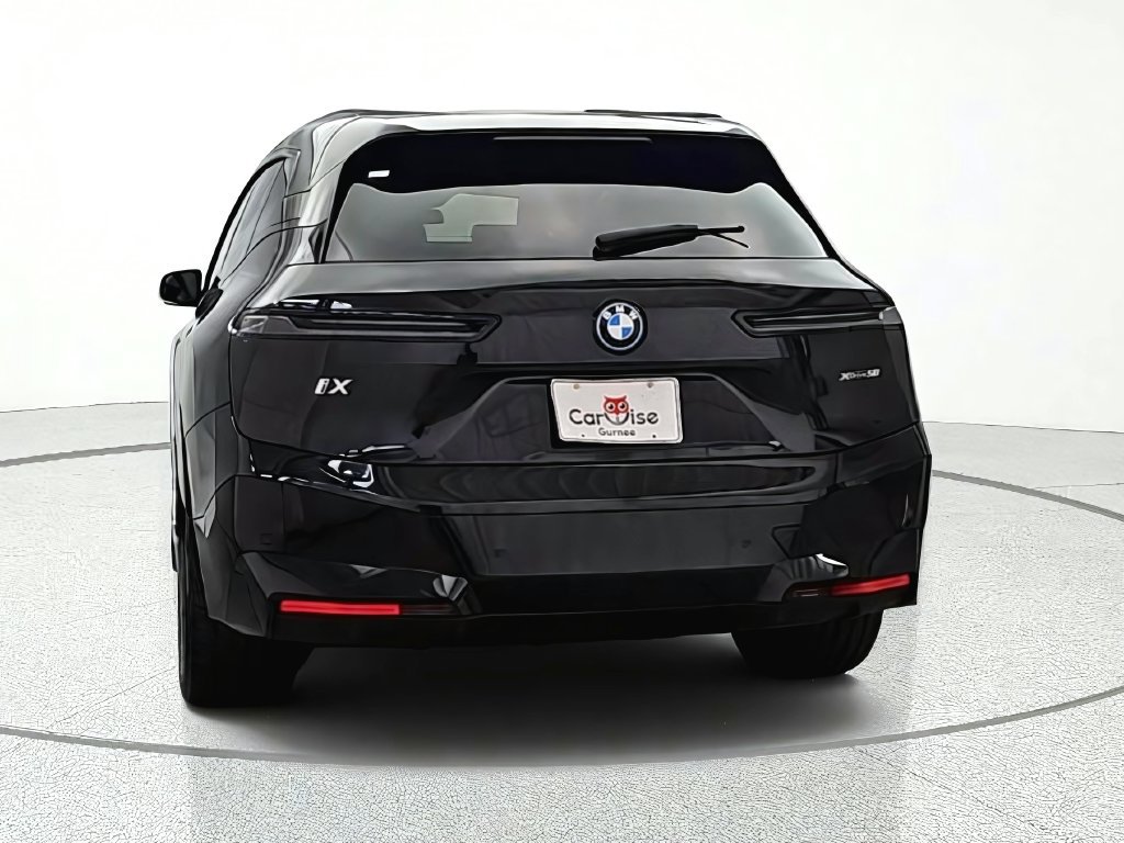 Used 2024 BMW iX xDrive50 w/ Sport Package AWD/4WD image 6