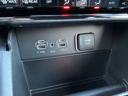New 2025 Jeep Grand Cherokee Limited AWD/4WD image 24