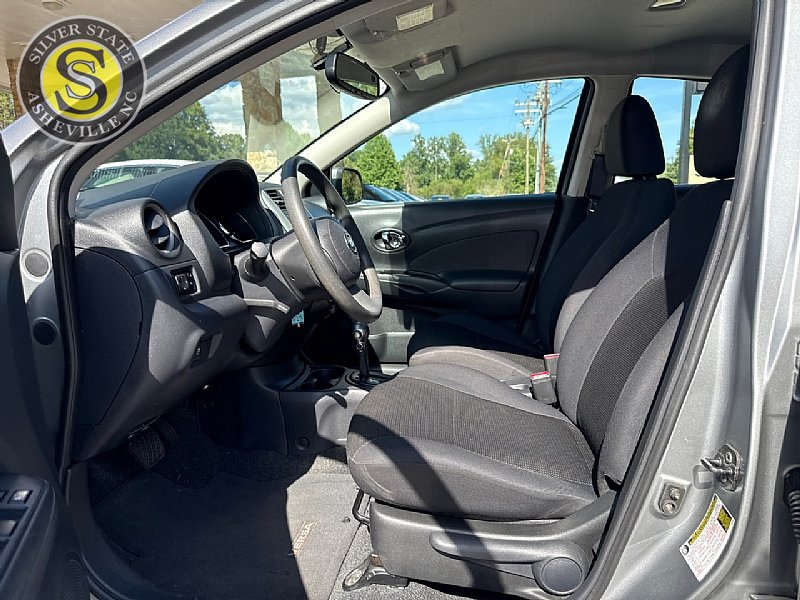 Used 2013 Nissan Versa SV FWD image 11