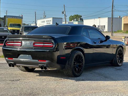 Used 2015 Dodge Challenger R/T Scat Pack w/ Scat Pack Appearance Package RWD image 10