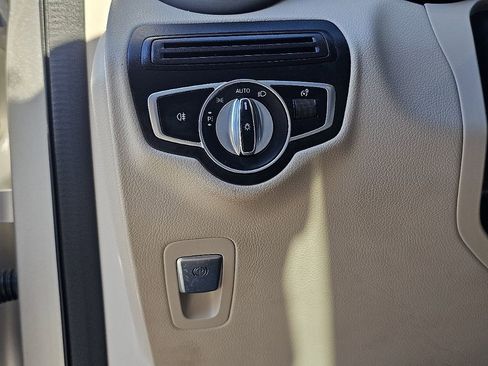 Used 2020 Mercedes-Benz GLC 300 image 27