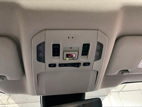 Certified 2021 Toyota Highlander XLE AWD/4WD image 34
