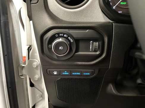 Used 2024 Jeep Wrangler Unlimited w/ Convenience Group AWD/4WD image 28