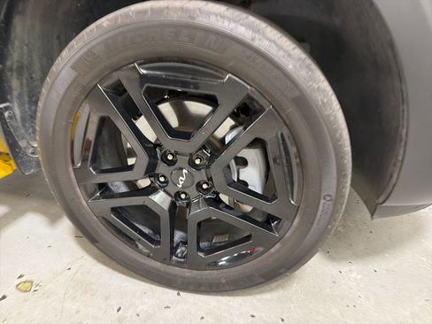 Used 2023 Kia Telluride EX X-Line image 4