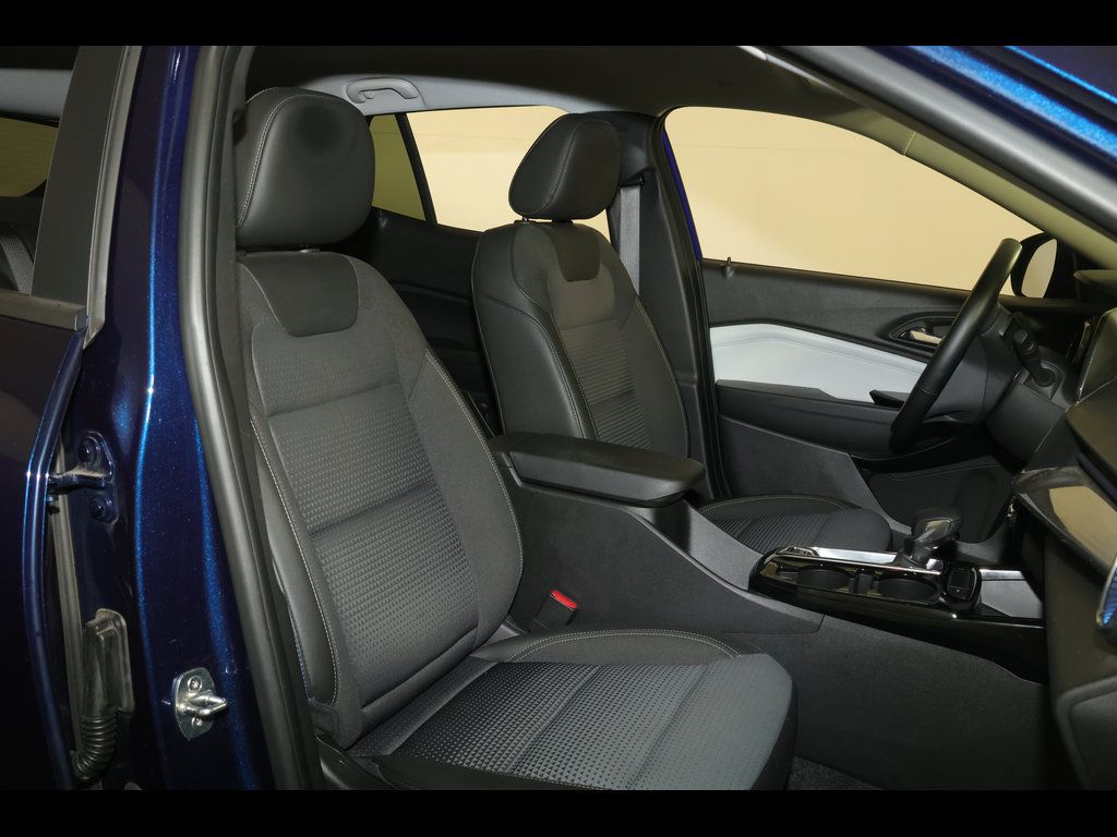 Used 2024 Chevrolet Trax LT w/ Driver Confidence Package FWD image 27