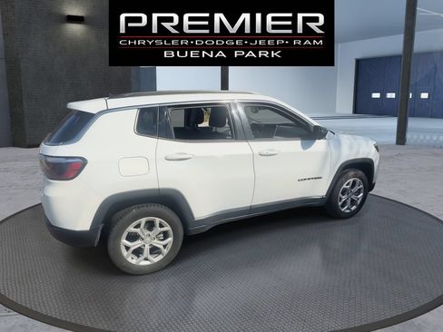 Used 2024 Jeep Compass Latitude AWD/4WD image 8