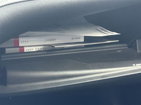 Used 2020 Toyota Camry SE image 32