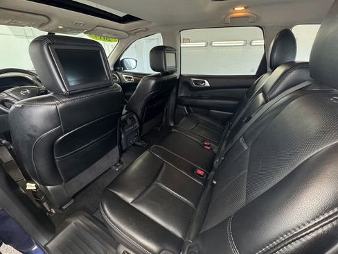 Used 2017 Nissan Pathfinder Platinum w/ Family Entertainment Package FWD image 21