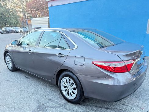 Used 2015 Toyota Camry LE image 5