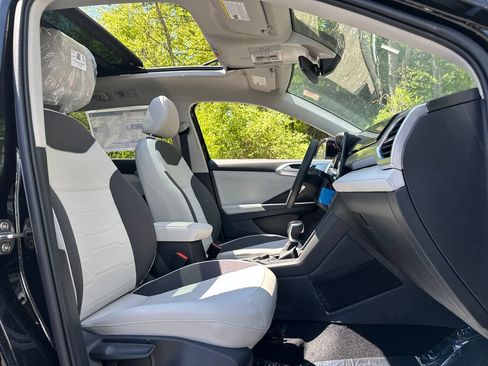 New 2026 Volkswagen Taos SE AWD/4WD image 15