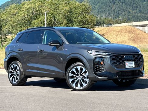 New 2026 Audi Q3 quattro 2.0T AWD/4WD image 1